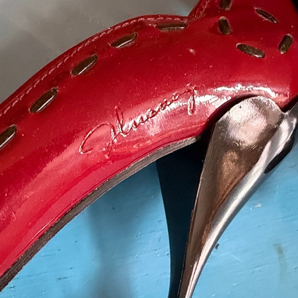 John Fluevog Audrey 07 wine with black stitching Burgundy Heels - Picture 11 of 15